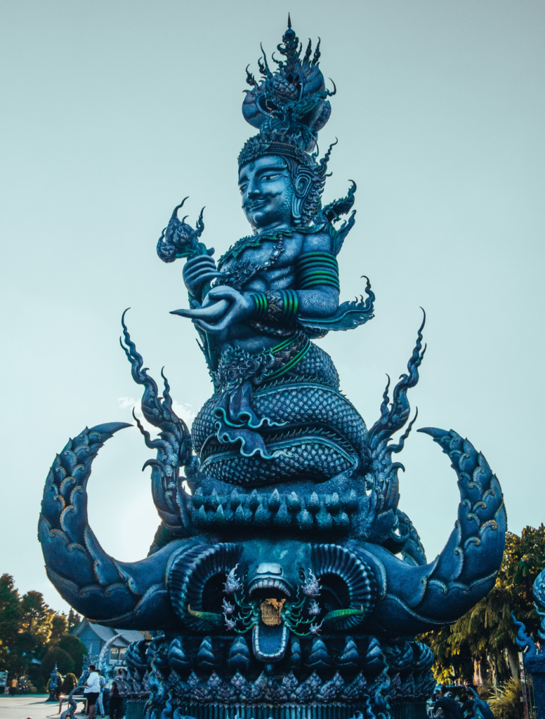 Scultura all'entrata del Tempio Blu a Chiang Rai