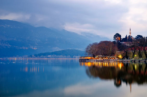 Vista del lago di Ioannina
