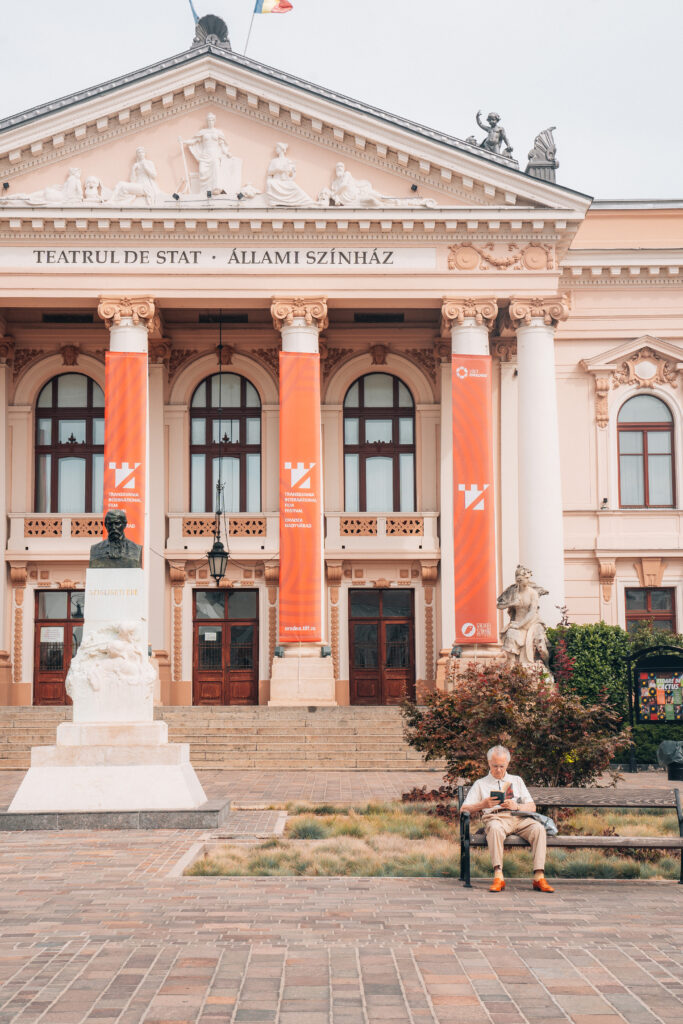 Teatro a Oradea città da visitare in viaggio in Romania