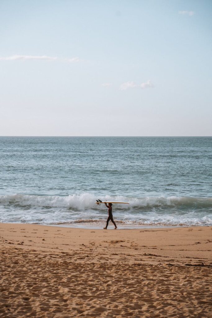 Surfista in Portogallo